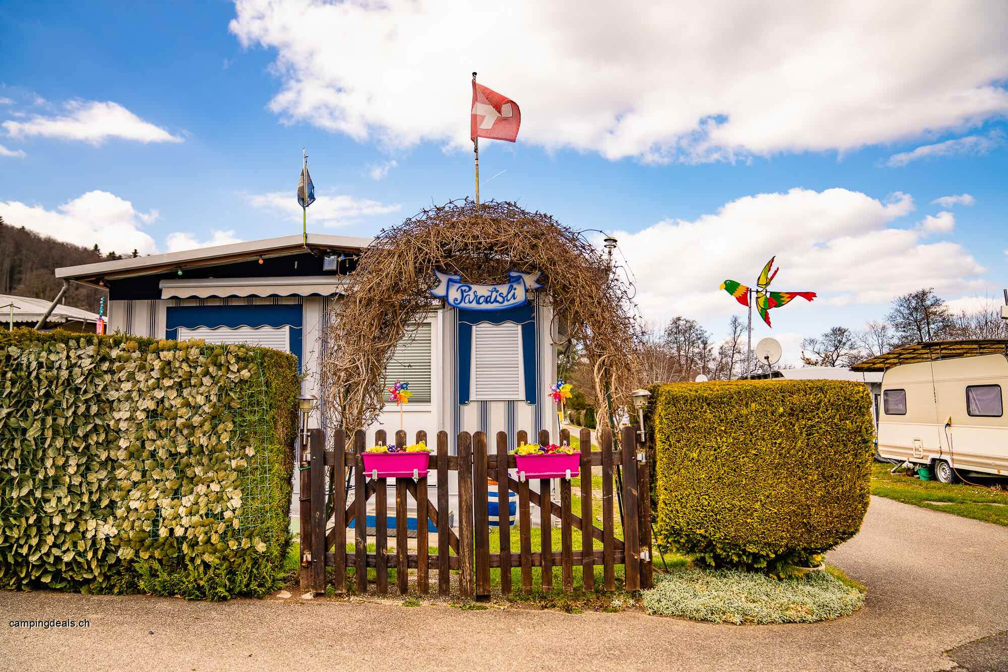 Standplatz Wohnmobil mit Vorzelt