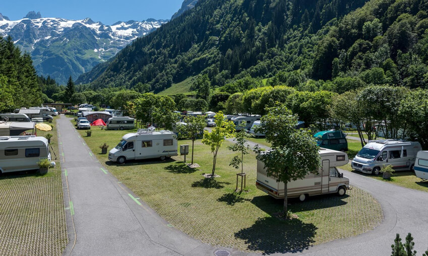 Standplatz Zelt / Wohnwagen / Wohnmobil