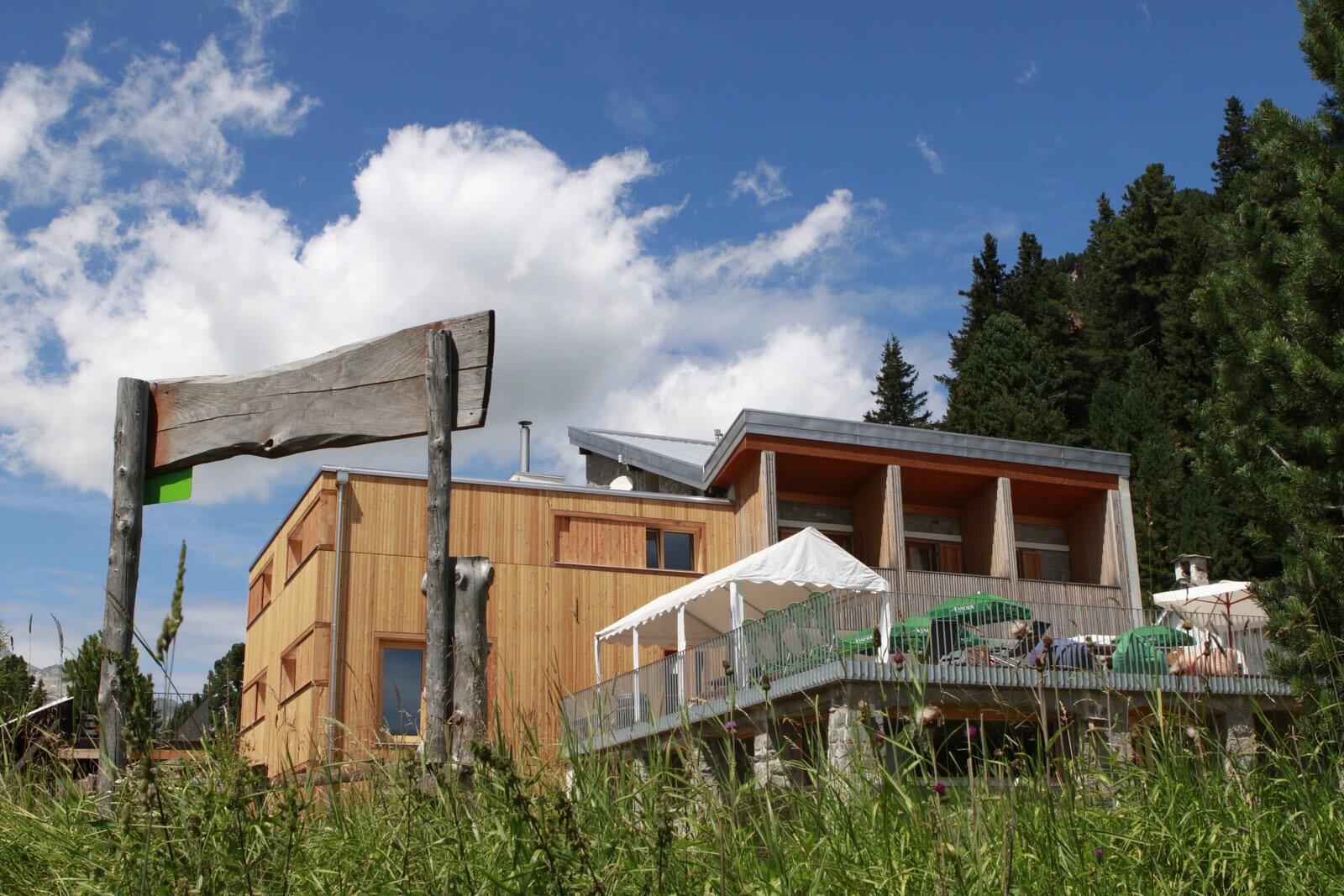 Bungalow mit Bettwäsche