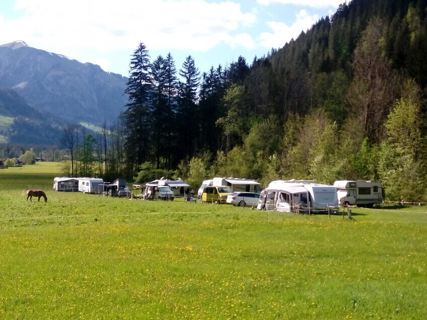 Standplatz Wohnwagen / Wohnmobil gross