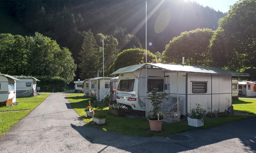 Standplatz Zelt / Wohnwagen / Wohnmobil